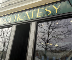 Wiemy, jak wygląda szyld Biedronki na krakowskim Rynku! [ZDJĘCIA]