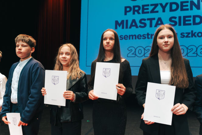 Najzdolniejsi uczniowie odebrali stypendia Prezydenta Miasta Siedlce