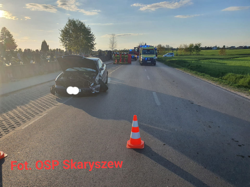 Tragedia pod Radomiem! Audi wjechało na chodniku w dwie kobiety. Jedna nie żyje [ZDJĘCIA]