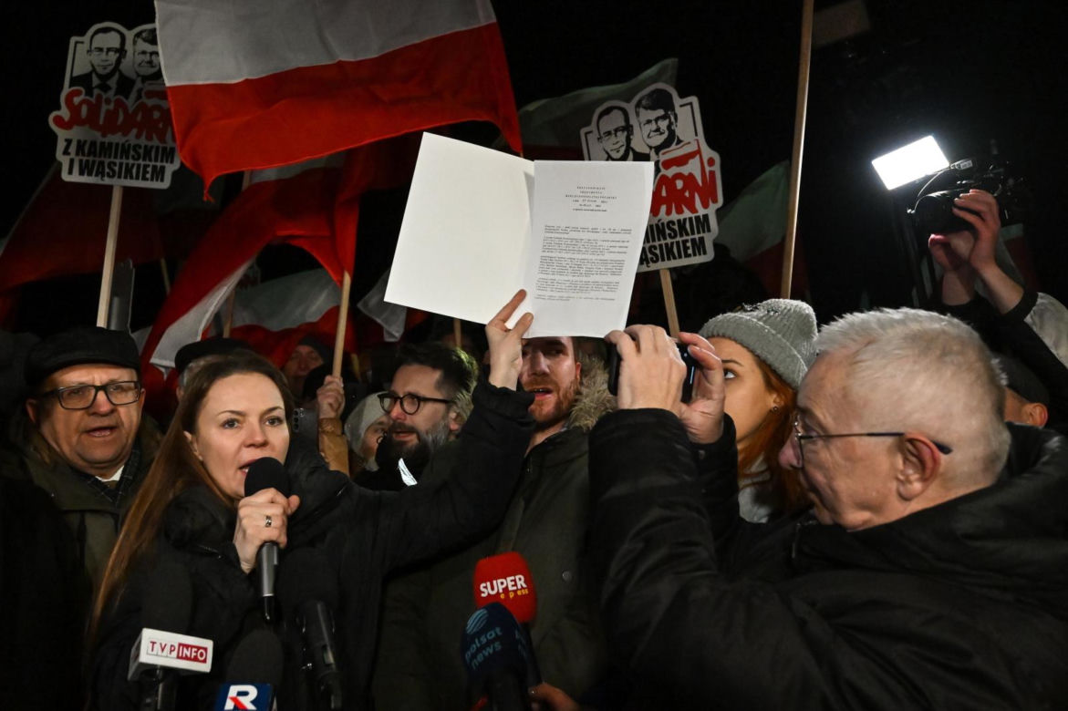 Manifestacje przed zakładami karnymi, w których przebywali Mariusz Kamiński i Maciej Wąsik