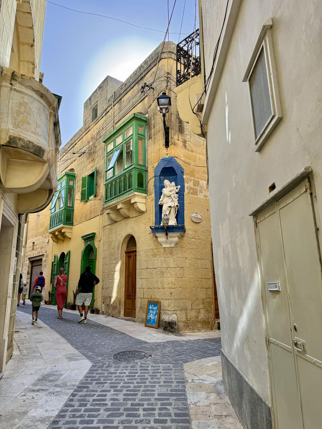 Wąskie uliczki Victorii (Rabat)