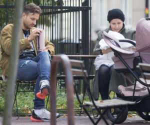 Piotr Stramowski i Katarzyna Warnke pierwszy spacer z dzieckiem