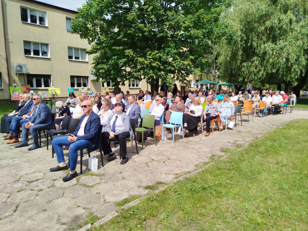 Przez lata ŚDS w Siedlcach działał w dwóch lokalizacjach, teraz już oficjalnie funkcjonuje w jednym miejscu, w budynkach dostosowanych do potrzeb osób z niepełnosprawnościami. 