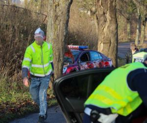 Zajączki. Strażacy nie dotarli na ważną uroczystość z powodu wypadku. Zderzyli się z kierującym ciągnikiem [ZDJĘCIA].