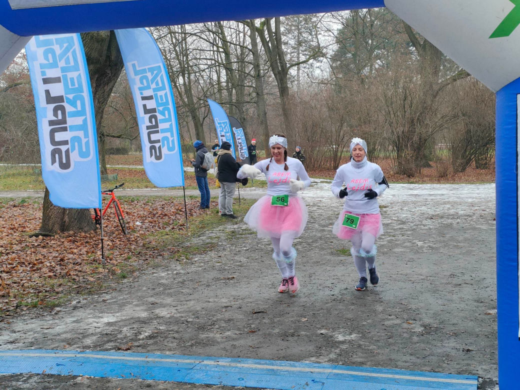 Przedświąteczne zawody sportowe. Łodzianie biegają i pomagają