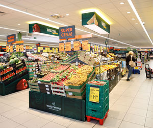 Zarobki w Biedronce poszły w górę. Tyle można zarobić w 2025 roku.