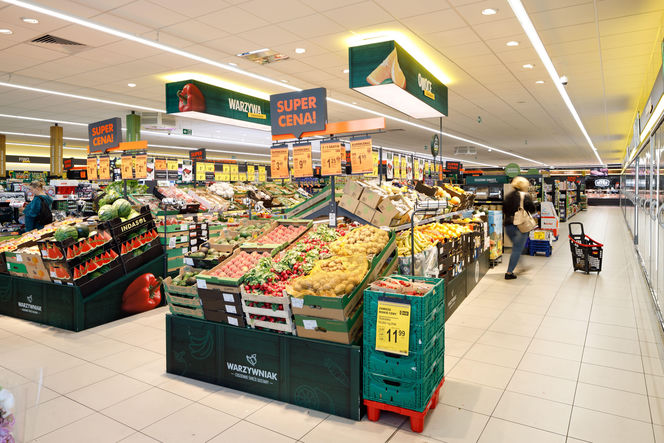 Zarobki w Biedronce poszły w górę. Tyle można zarobić w 2025 roku.