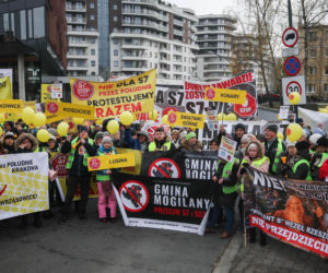 Protest ws. wariantów S7 przed siedzibą oddziału GDDKIA w Krakowie