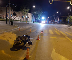 Łódź: Groźny wypadek pijanego motocyklisty na Wólczańskiej. Poważnie ranny JECHAŁ DALEJ. Jest w CIĘŻKIM STANIE