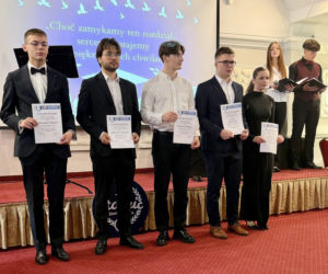 Zakończenie roku szkolnego maturzystów II LO w Starachowicach. Wyjątkowa uroczystość w obiektywie