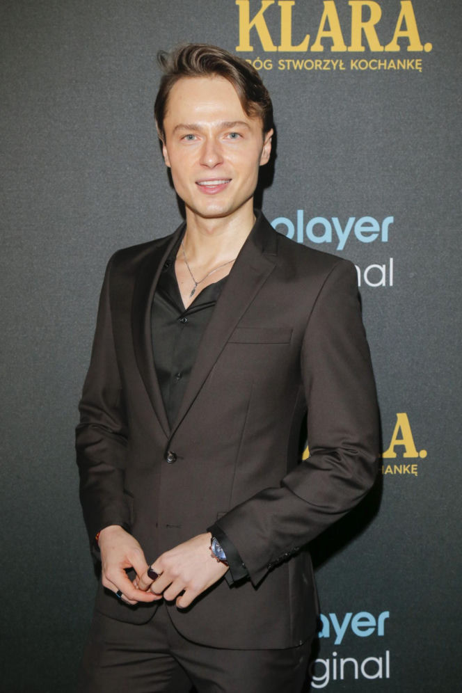 Tak przez lata zmieniał się Patryk Pniewski. Zaczynał jako idol nastolatek w "Pierwszej miłości"