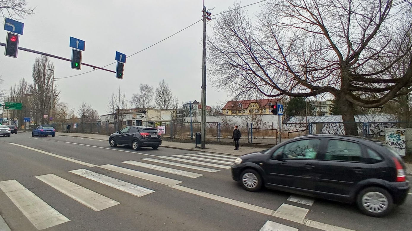 Niebezpieczny pustostan straszy w centrum Szczecina
