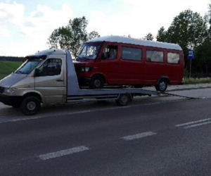 Niesprawny bus woził pasażerów! Totalnie nie nadawał się do jazdy