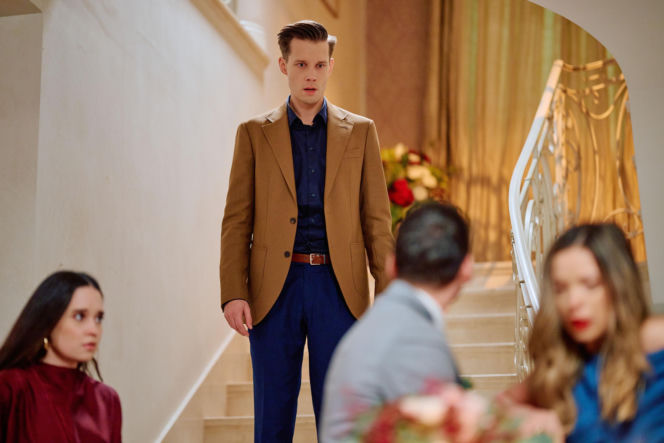 Kalina dopnie swego i usidli Tadka, jednocześnie wrabiając Darka w... zepchnięcie jej ze schodów.