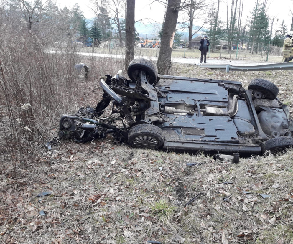 To cud, że kierowca przeżył ten wypadek! KOSZMARNE dachowanie w Starym Sączu