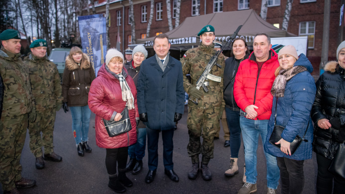 Olsztyn. Ponad 400 żołnierzy złożyło przysięgę. W uroczystości wziął udział szef MON [ZDJĘCIA]