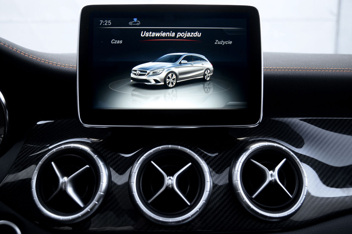 Mercedes-Benz CLA200 Shooting Brake OrangeArt