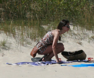 Marta pręży się na plaży