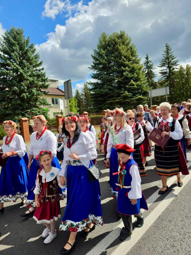 Dożynki 2026. Niezwykły korowód i wieńce pełne symboli. Powiat starachowicki podziękował za plony