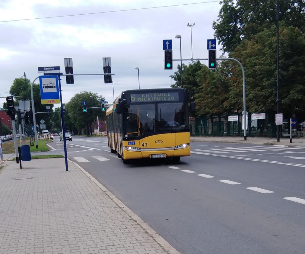 Obrzydliwe zachowania w autobusach i tramwajach. Lepiej tego nie rób!