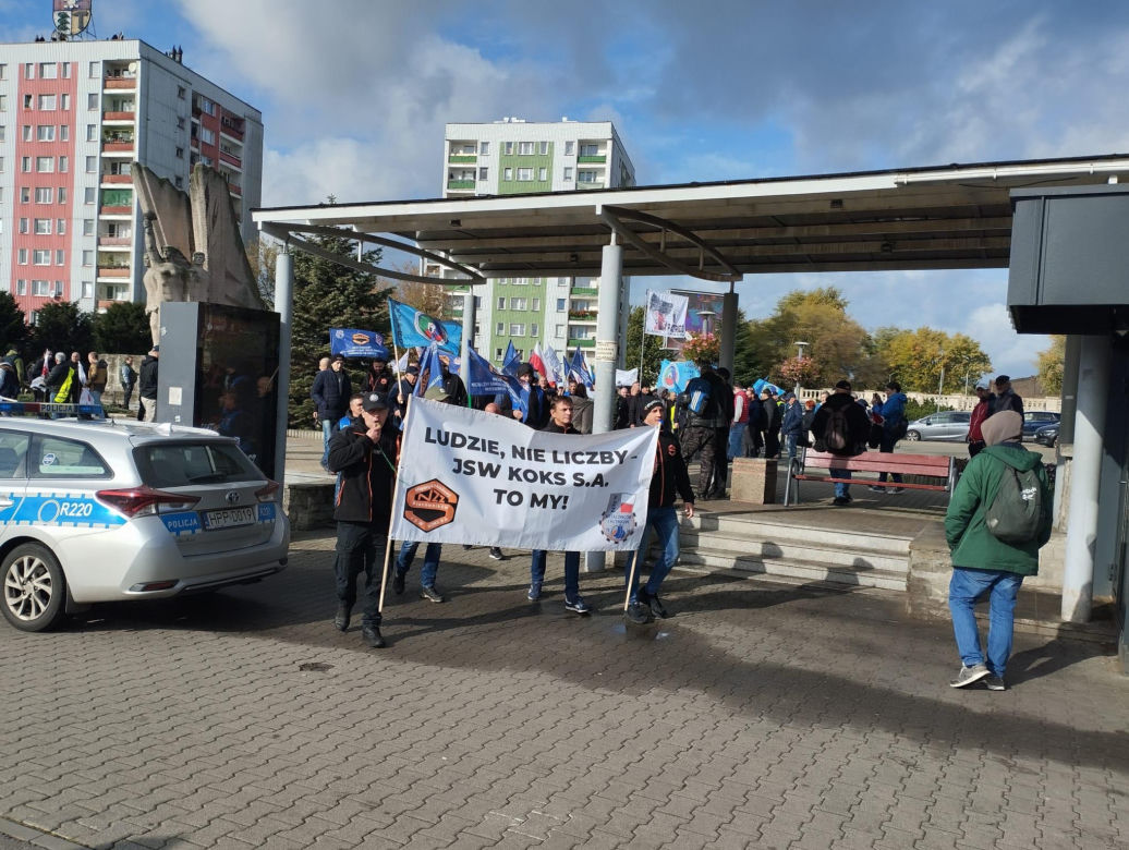Hutnicy i koksownicy wyszli na ulice w Dąbrowie Górniczej. Apel do rządu o ratunek dla branży i tysięcy miejsc pracy