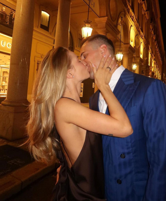 Arkadiusz Milik skończył 30 lat. Dostał wielką porcję motywacji na dalszą karierę, namiętne chwile z ukochaną