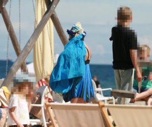 Justyna Sieńczyłło na plaży