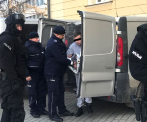 ZAMORDOWAŁ ALICJĘ, GDY WRACAŁA Z URODZIN
