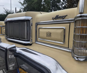 Motoryzacyjne legendy pod Torbydem. „Bydgoskie Klasyki Nocą” znów przyciągnęły tłumy