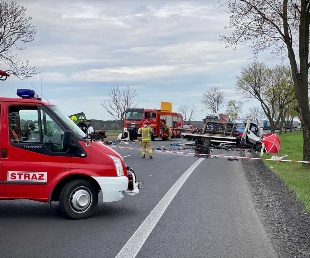 Zderzenie busa i ciężarówki pod Piłą! Nie żyje jedna osoba. Duże utrudnienia na DK11