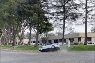 Kierowca BMW się PRZELICZYŁ. Rozwalił swoje auto bo chciał zaszpanować [WIDEO]