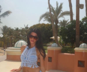 Roksana Węgiel-Mglej rozciąga się w Dubaju