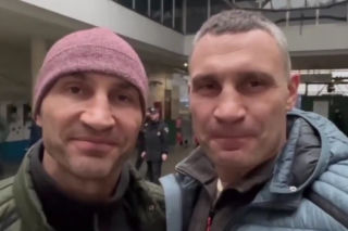 Wzruszająca akcja braci Kliczko. W obliczu wojny działają ramię w ramię, zaskoczyli mieszkańców Kijowa