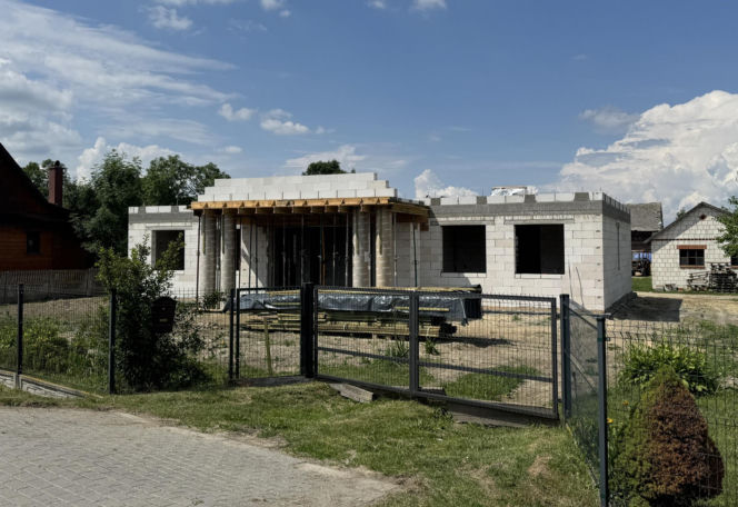 Nowy dom Wesołowskich. Poprzedni został zniszczony podczas akcji przeciw rosyjskim dronom