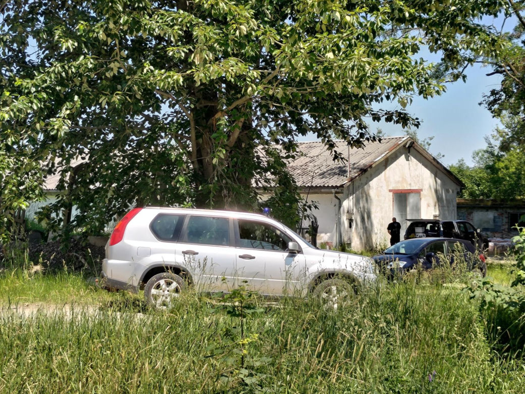 Kobieta zastrzelona na parkingu przy szkole. Znaleziono też ciało jej męża