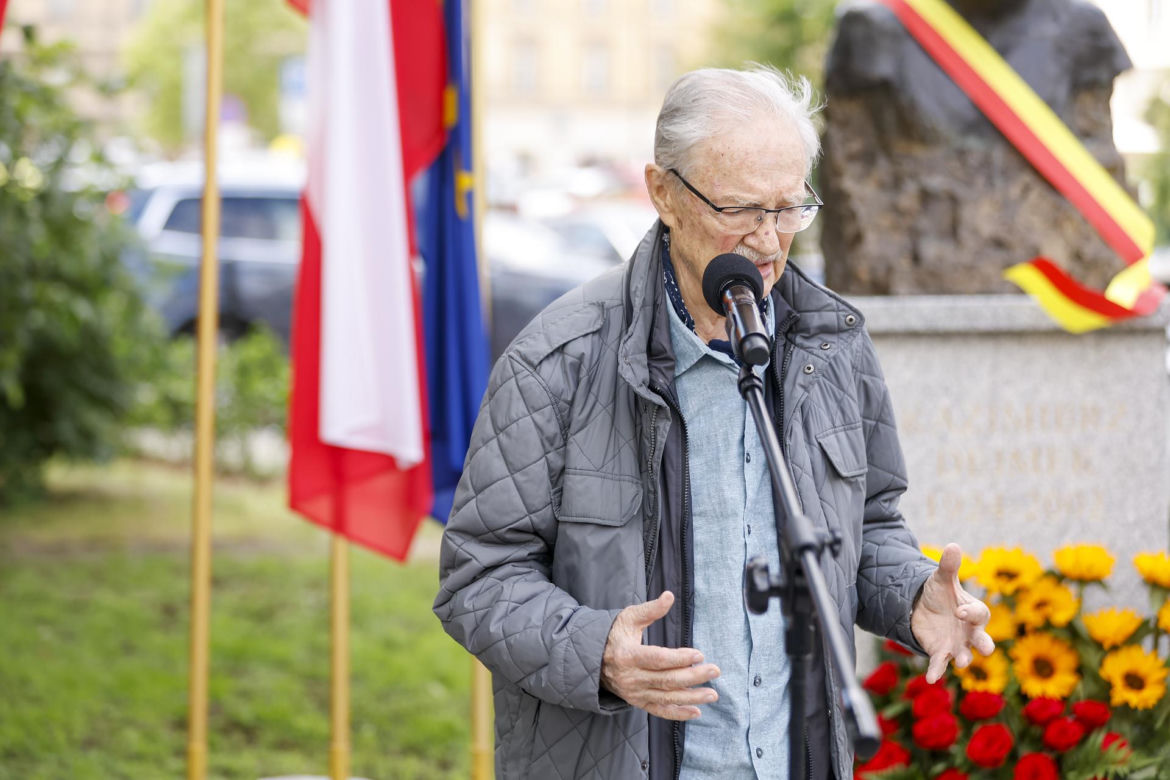 Damian Damięcki