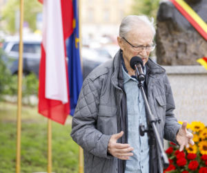 Damian Damięcki