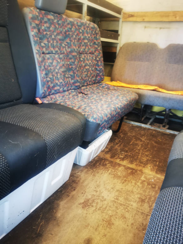 O 10 pasażerów w busie za dużo! Policjanci naliczyli w sumie 17 osób