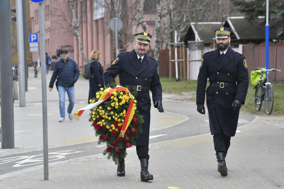 Córkę Lityńskiego pochwali na żydowskim cmentarzu. Grób w kwiatach i kamykach [ZDJĘCIA]