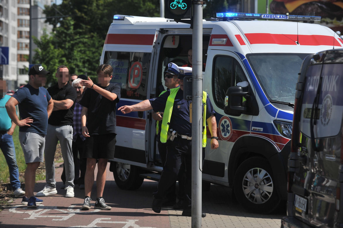 Wypadek na Sokratesa. Saab huknął w taksówkę, auto dachowało