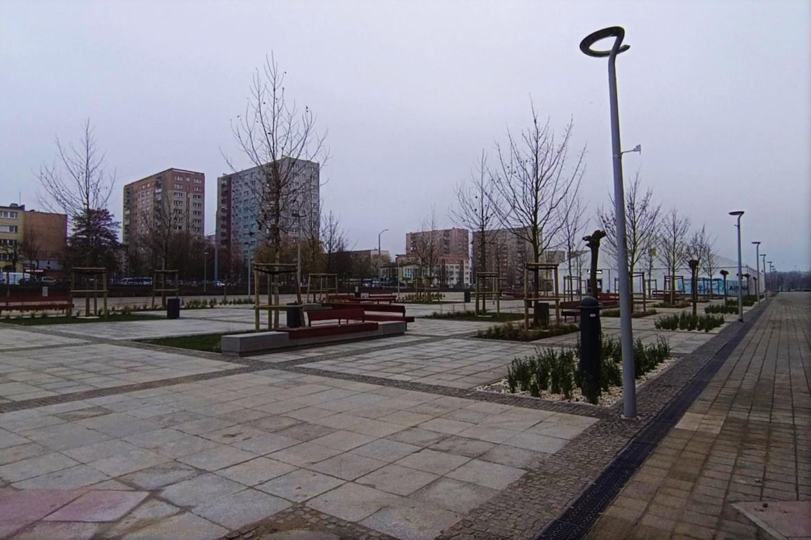 Plac przed Netto Areną po przebudowie