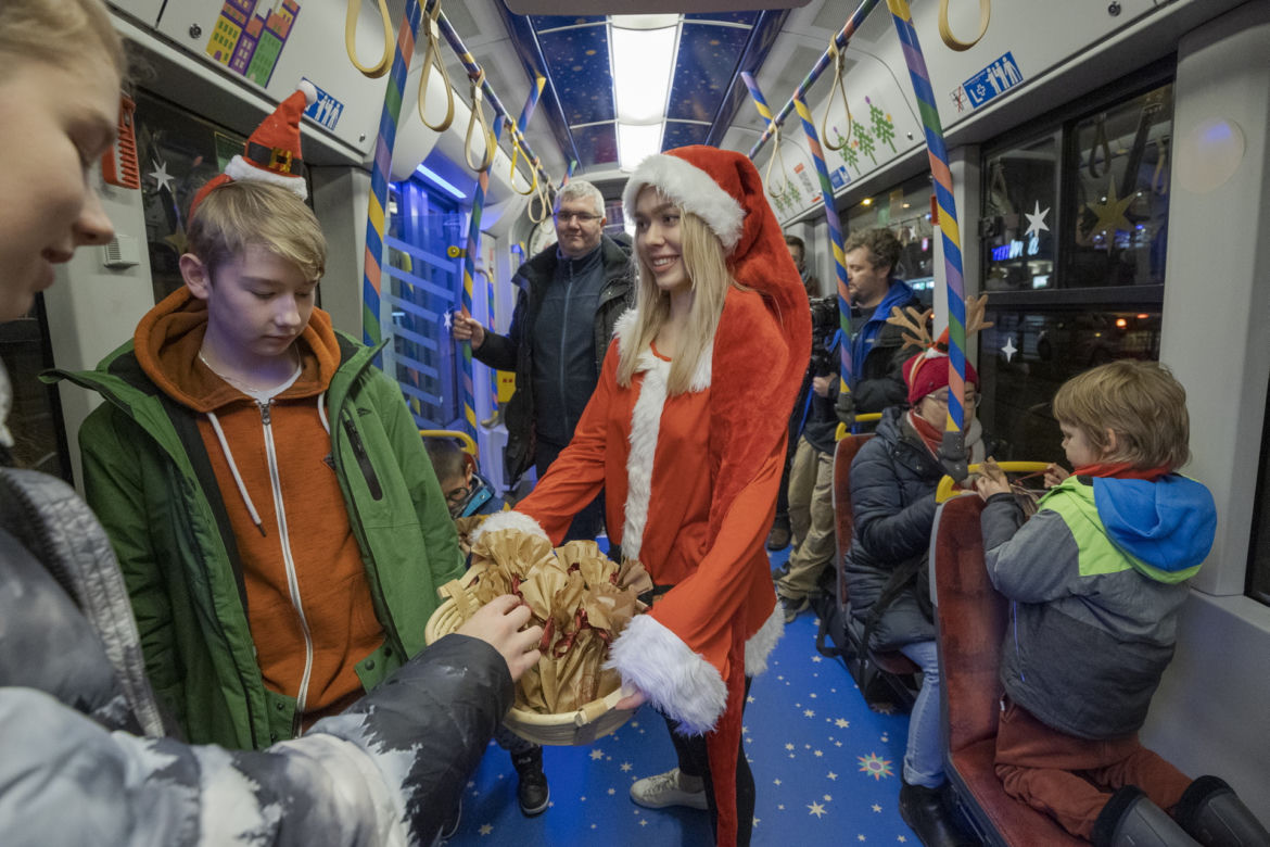 Świąteczny tramwaj, autobus i metro. Poczuj magię świąt w Warszawskim Transporcie Publicznym