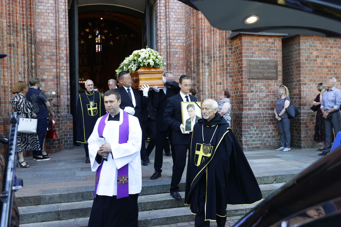 Trumna została przewieziona z praskiej katedry na cmentarz Bródnowski