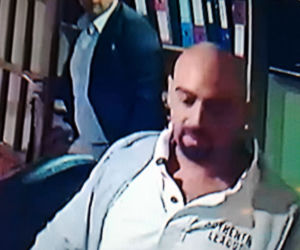 Poznajesz tych mężczyzn? Okradli sejf, szuka ich policja