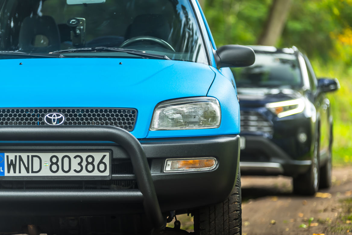 Toyota RAV4 mk. I & Toyota RAV4 mk. V