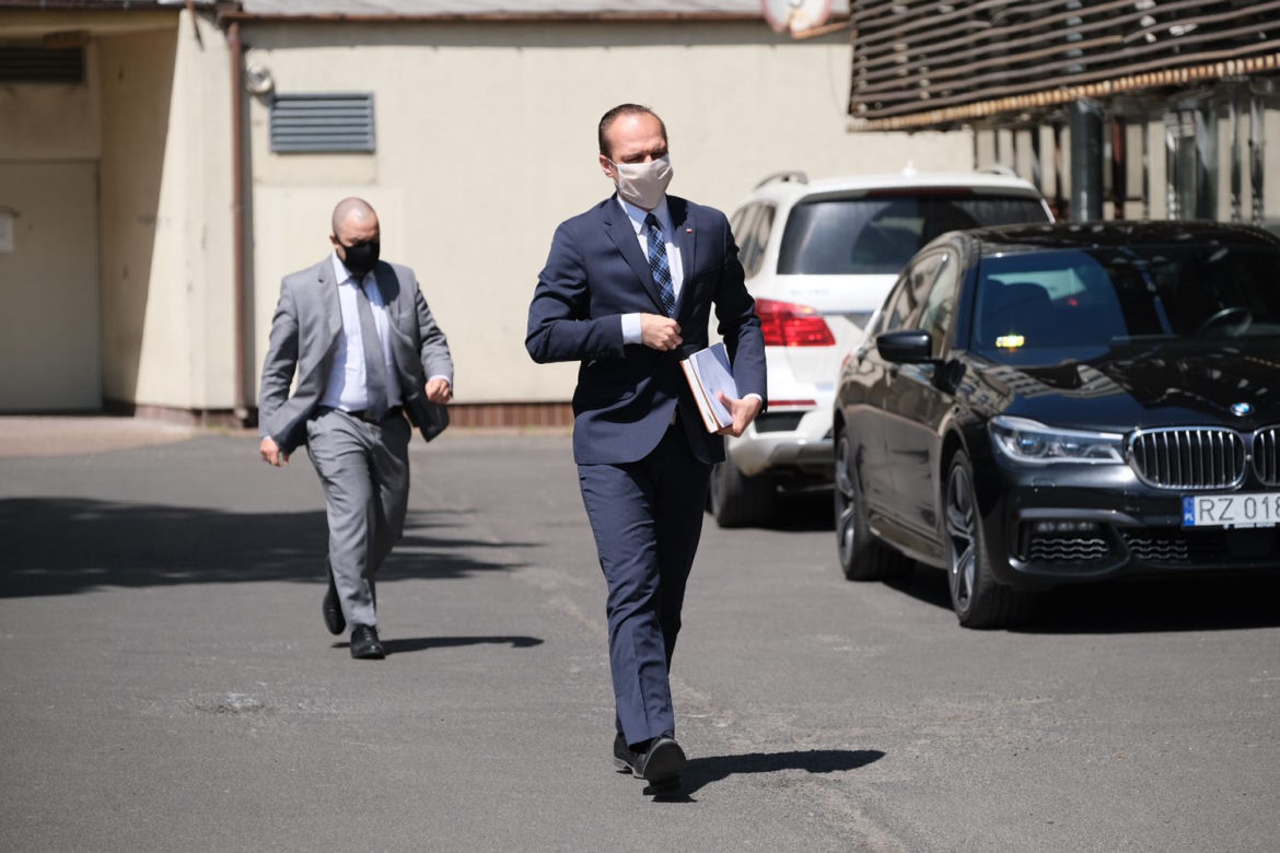 Politycy PiS zjeżdżają do Kaczyńskiego do centrali partii