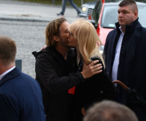 Agnieszka Woźniak-Starak ze znajomymi idzie na premierę filmu Ukryta gra