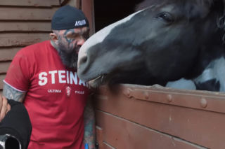 Marcin Różal Różalski ma ogromne serce! Uratował setki zwierząt. Teraz on potrzebuje wsparcia