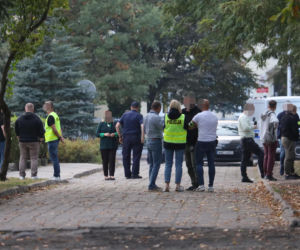 Wyjął długi nóż i zaczął dźgać. Gdy go złapali, trzymał maczetę!