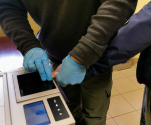 Białystok. Dramat na osiedlu Antoniuk. Pies wyrzucony przez okno